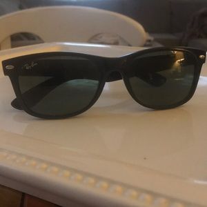 Black classic ray ban